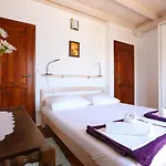 Spacious Lucia Apartment Prozura