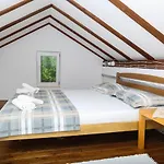 Spacious Lucia Apartment Prozura