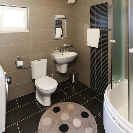 Apartament Spacious Lucia *