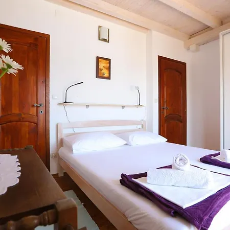 Spacious Lucia Apartment Prozura