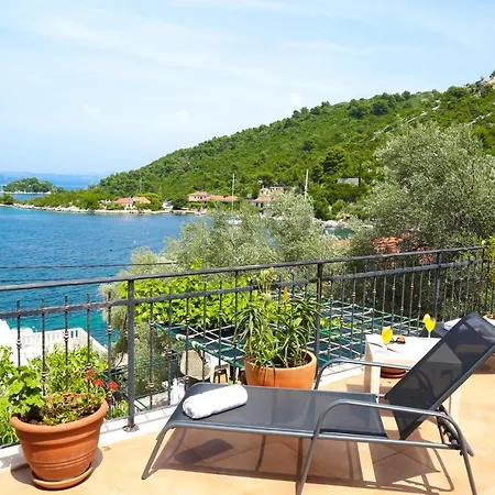 Apartment Spacious Lucia *